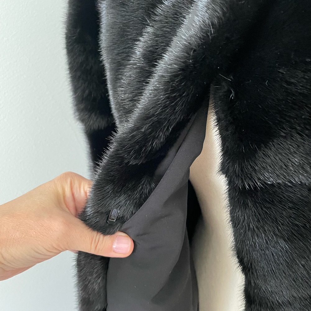 Stylish modern mink coat - Picture 8 of 12